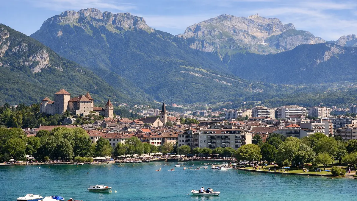 Prix immobilier Annecy 2026 : estimer son bien