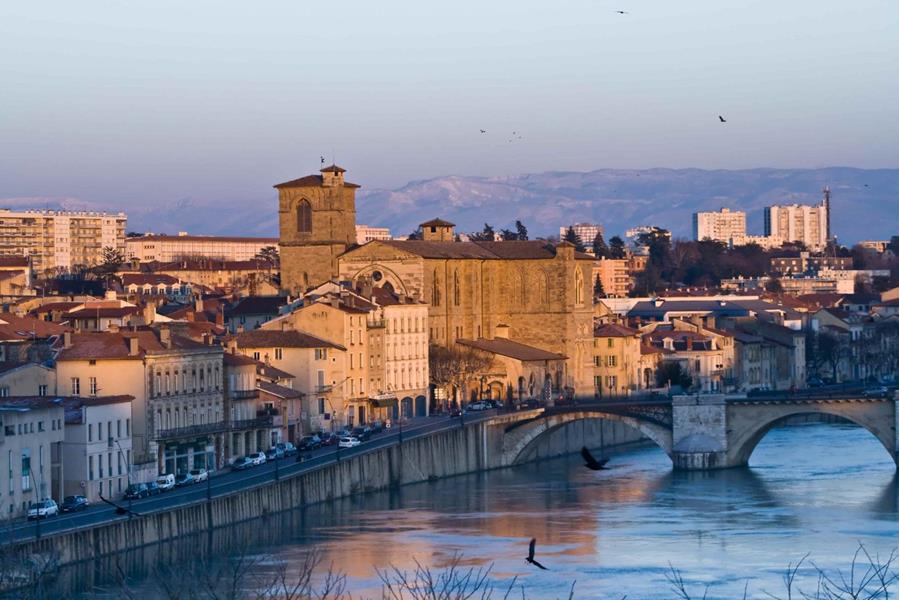 Comment vendre son bien à Romans-sur-Isère sans agence et avec un accompagnement pro ?